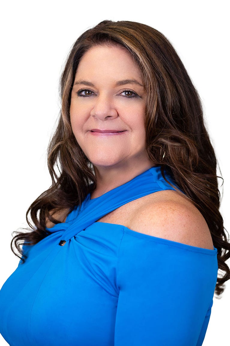 Julie Nastasiak headshot