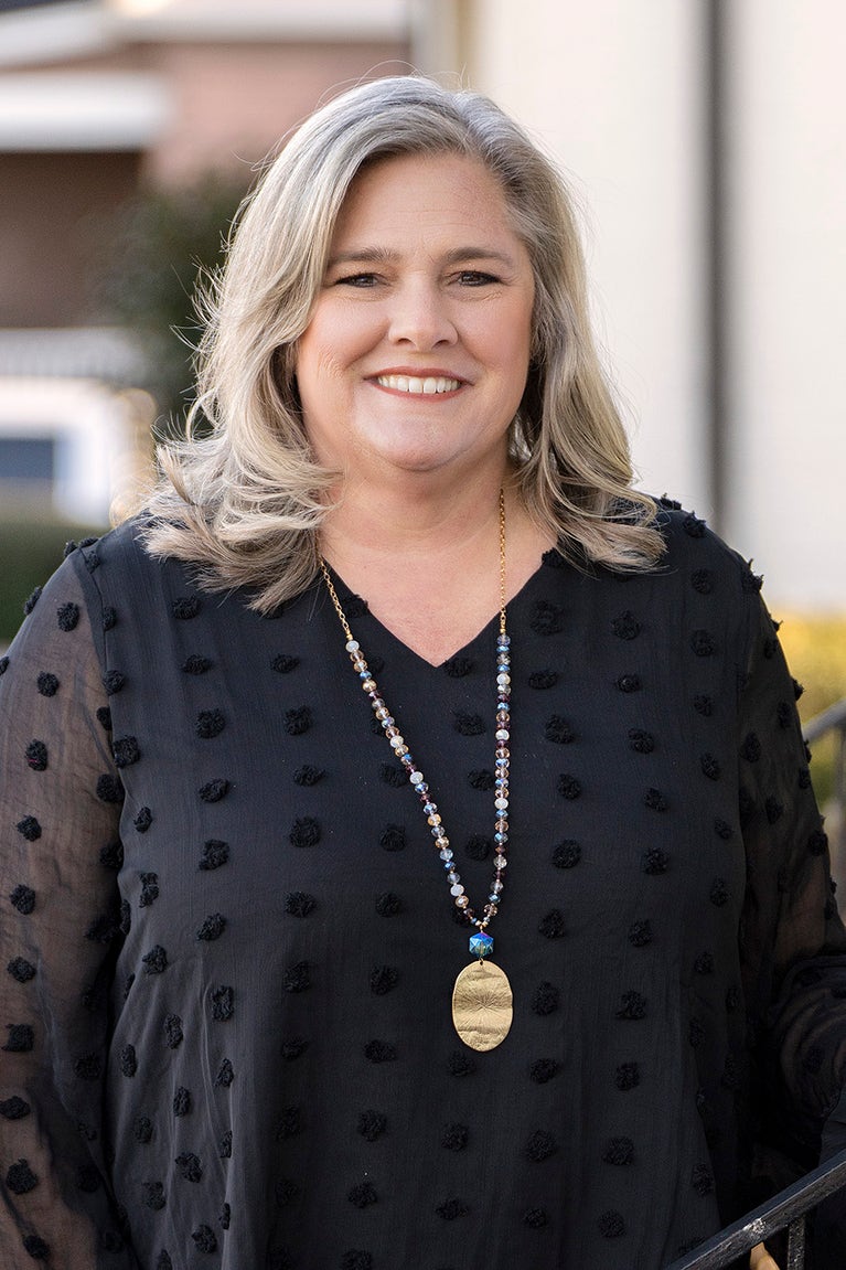 Shelley  Womack headshot
