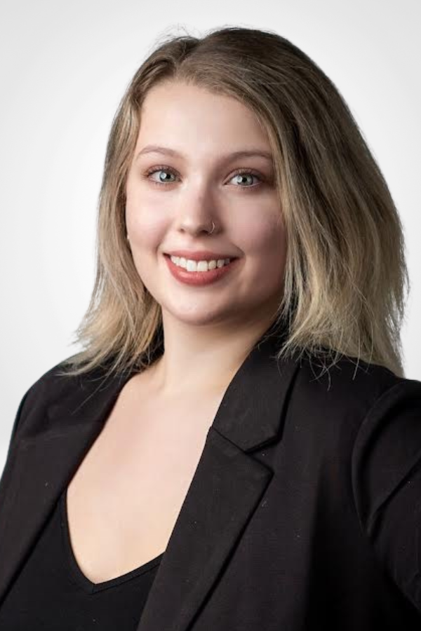 Caroline Albert headshot