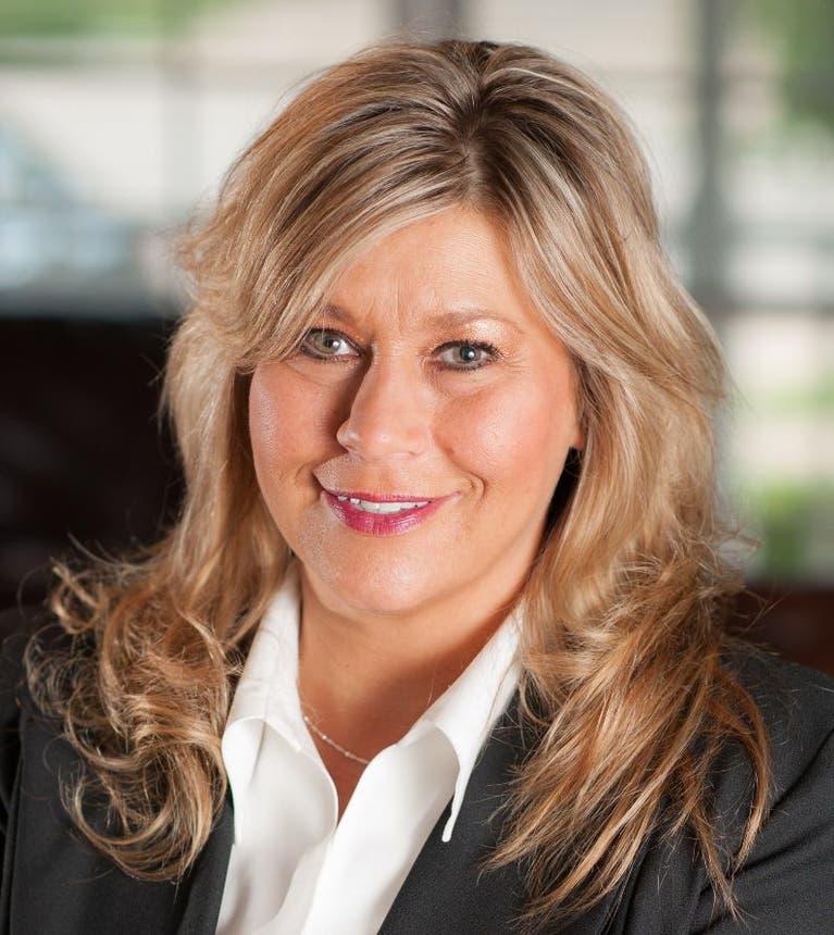 Mary Lindahl headshot