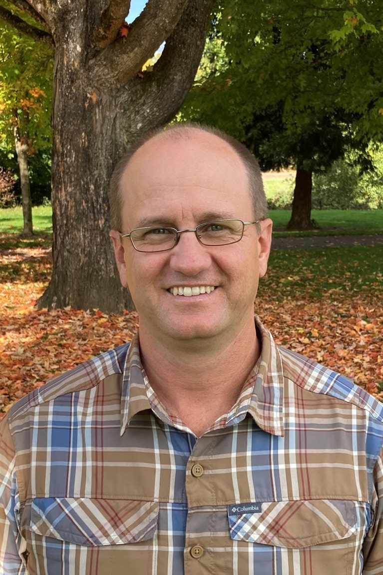 Todd Lindbloom headshot