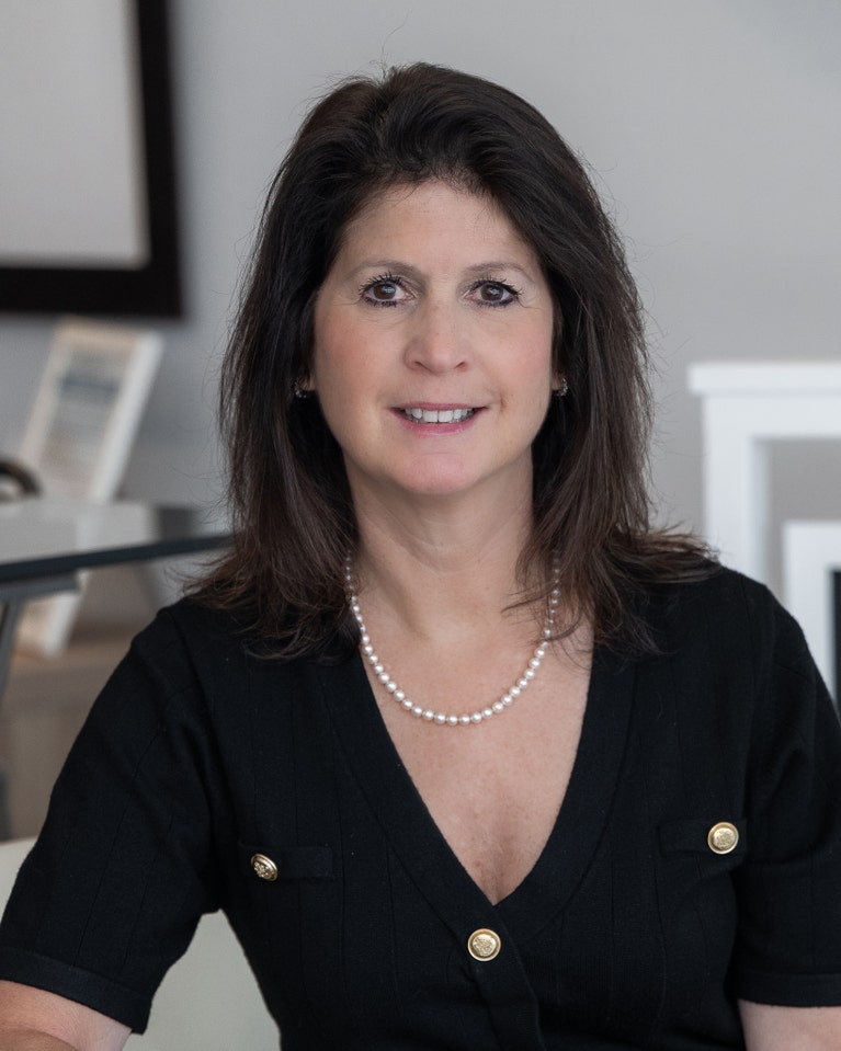 Linda Mansueto headshot