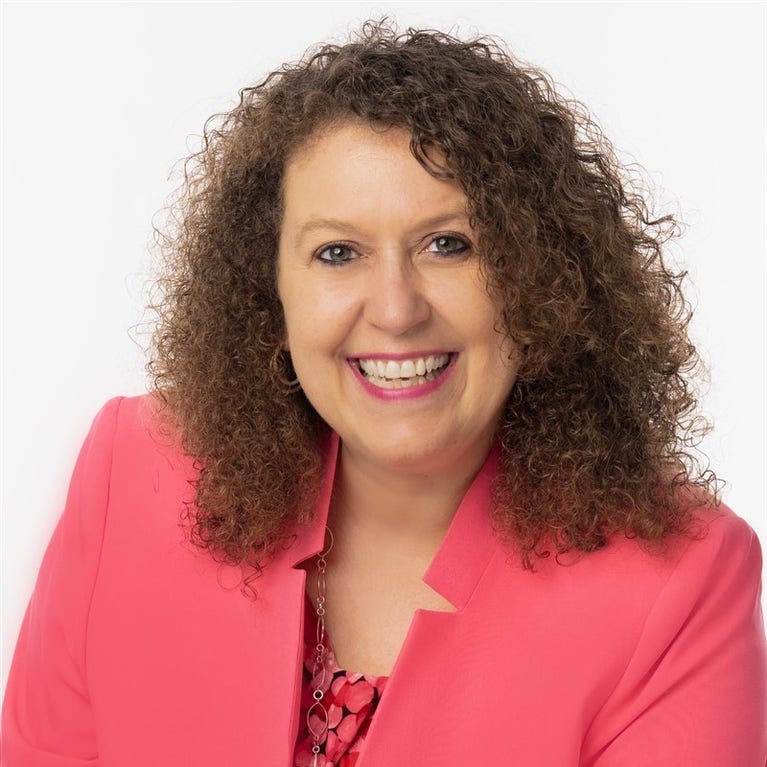 Lisa Nolan headshot