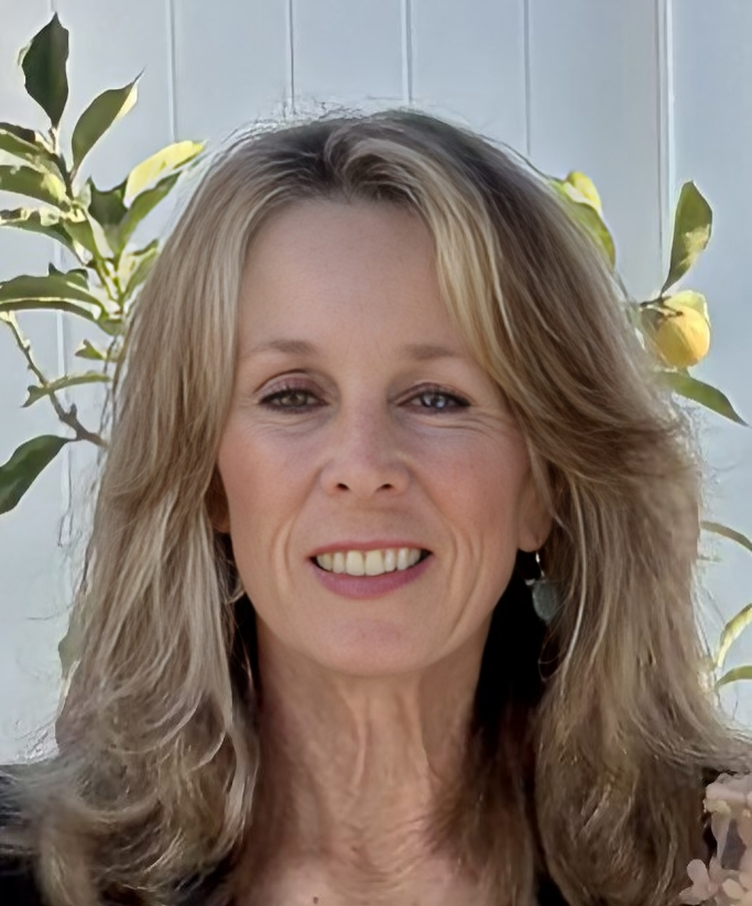 Kelly Evans headshot