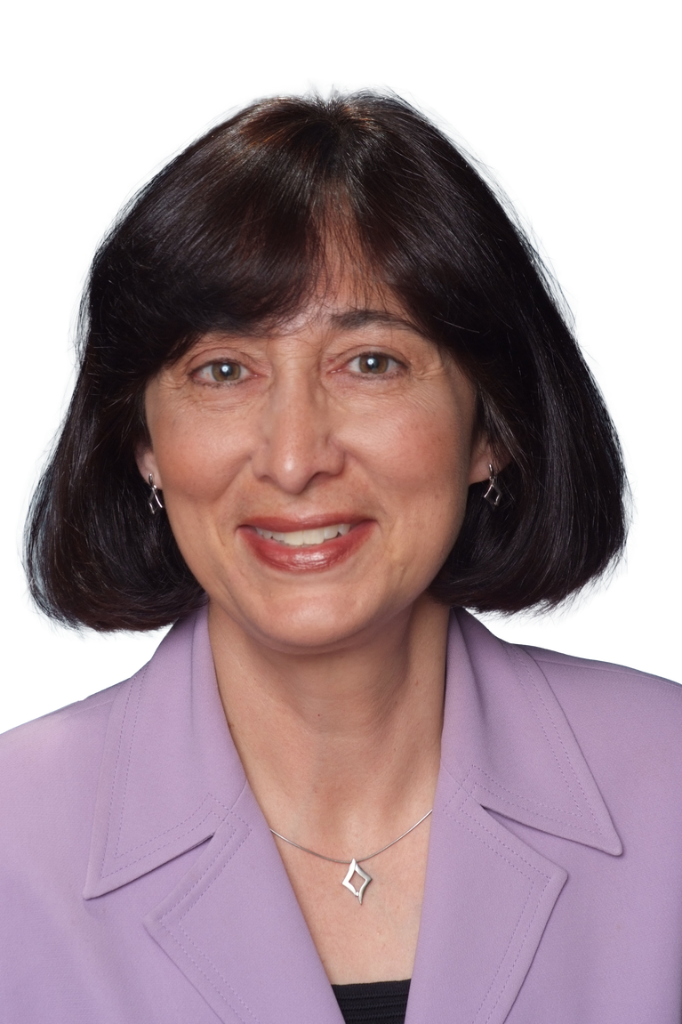 Maria Denue headshot