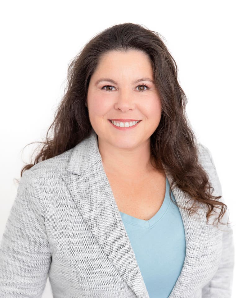 Julie Lockwood-Baskovich headshot