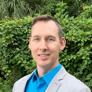 Dustin Eshenroder headshot
