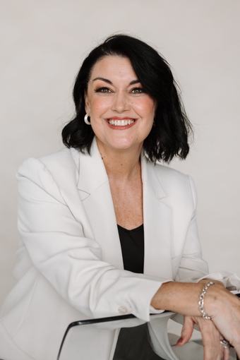 Holly Lovell headshot