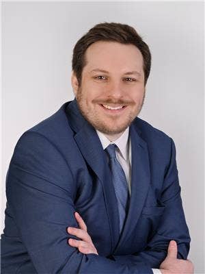 Sam Villeneuve headshot