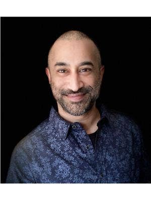 Aron Chaney headshot