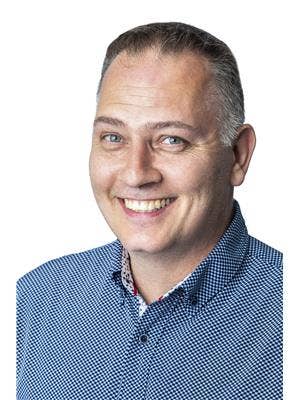 Paul Lavictoire headshot