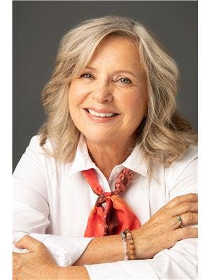 Darlene Levert headshot