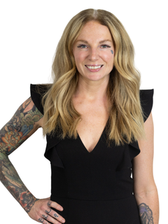 Kelly Roach headshot