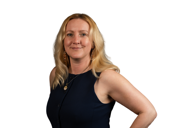 Sarah Weloth headshot