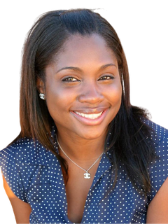 Laura Ivey headshot