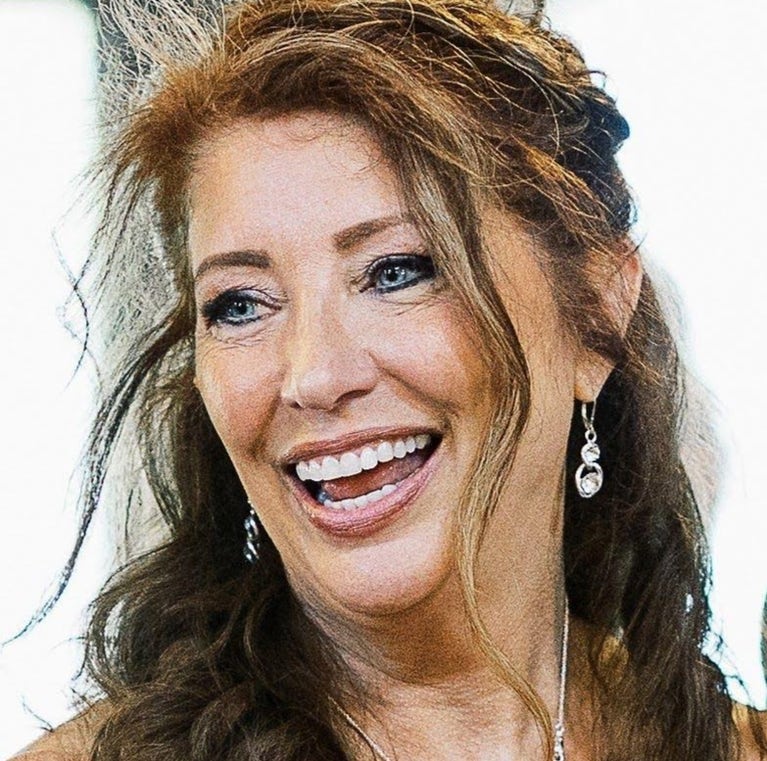 Yolanda (Loni) Lowe headshot