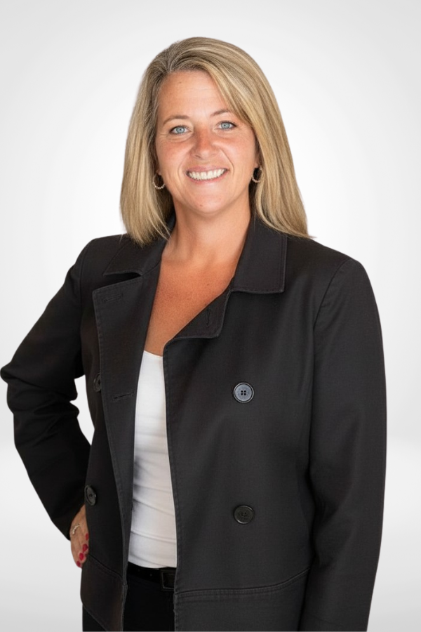 Candi   Barker headshot