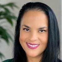 Elizabeth Alvarez headshot