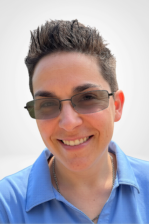 Caitlin  Pierce headshot