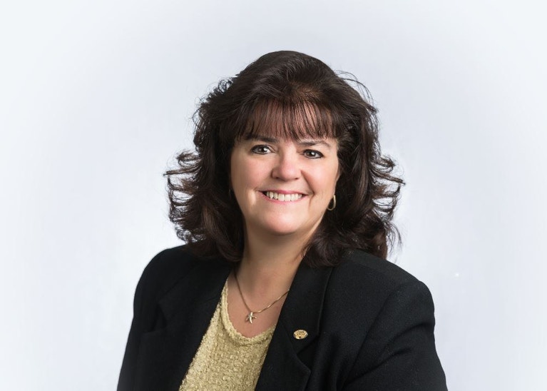 Diana Hedge headshot