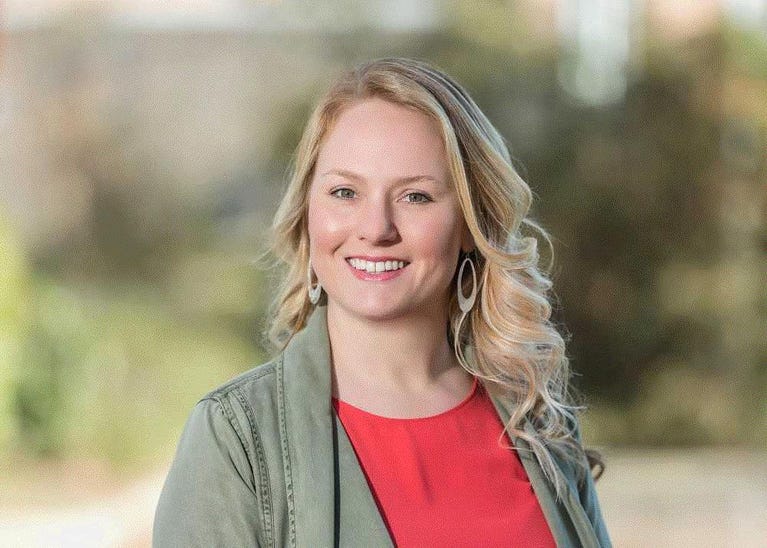 Savannah Lee headshot