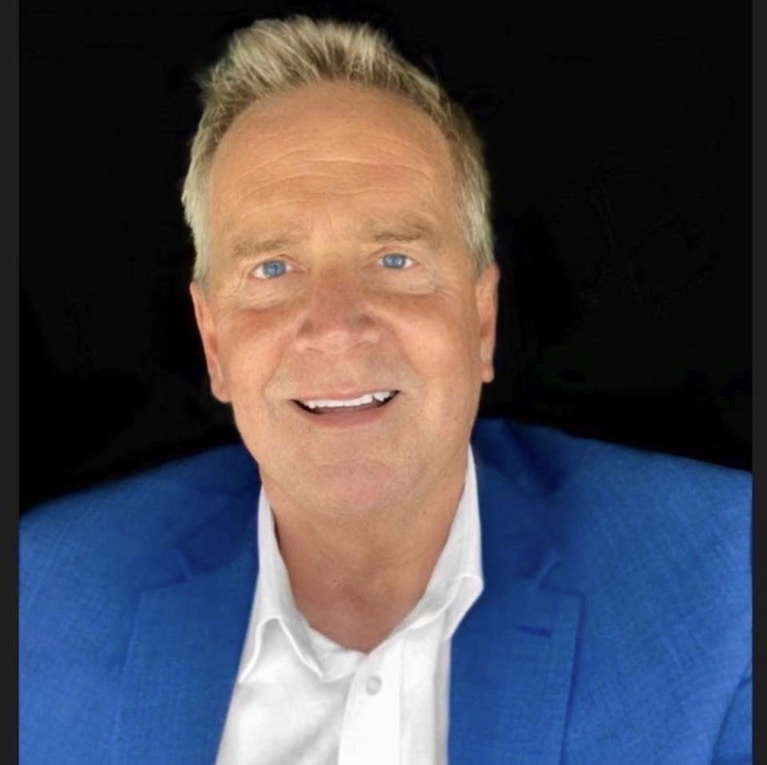 Tom  Elliott headshot