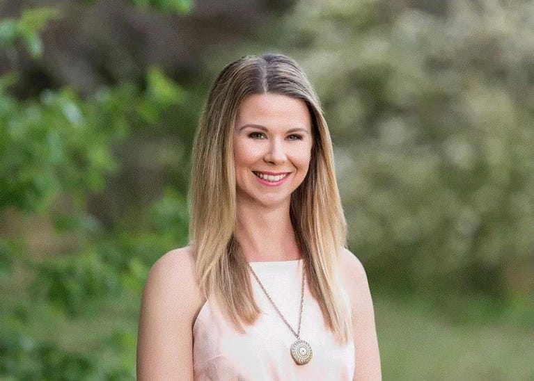 Liz Livernois headshot