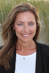 Elaine R Bodine headshot