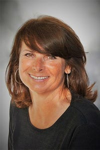 Linda Clayton headshot