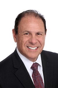 Thomas Colucci headshot