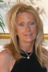 Deborah Dingley headshot