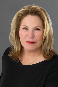 Lauren Gill headshot