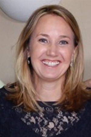 Ellen Hall headshot