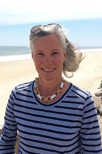 Jennifer Landers headshot