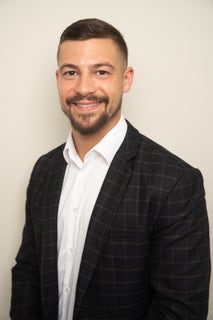 Devon Swartz headshot