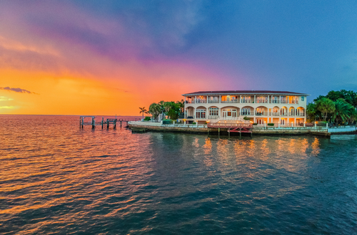 Evening sky above Harbour Island, showcasing waterfront homes and Tampa Bay skyline