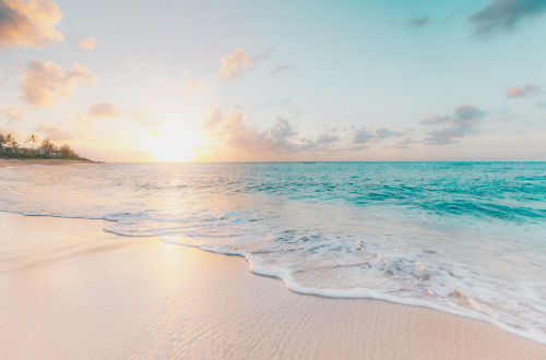 Longboat Key, Florida luxury barrier island with pristine white sand beaches, waterfront condos, golf courses, resorts, and serene Gulf Coast living near Sarasota.