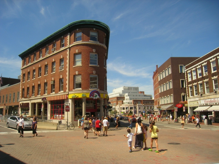 featured area for Harvard Square