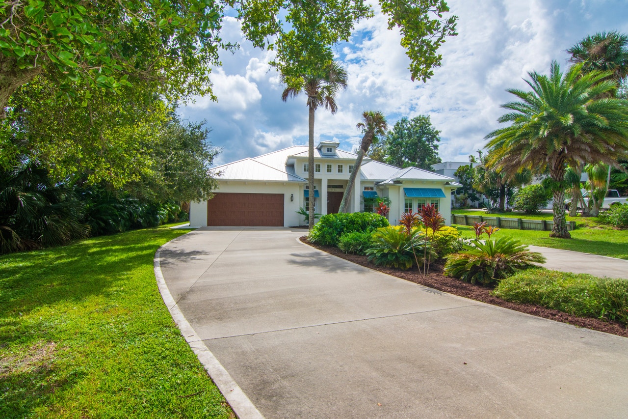 Sold 9730 Riverview Drive, Micco, FL 32976 3 Beds / 2 Full Baths / 1