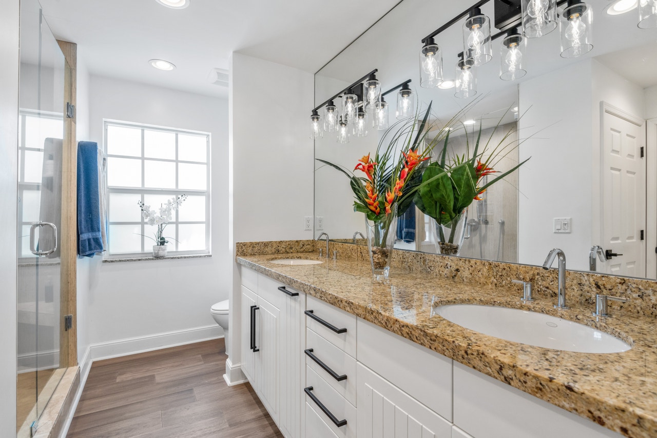 Sold: 2361 NE 49th St, Lighthouse Point, FL 33064 | 2 Beds / 2 Full Baths |  $825,000