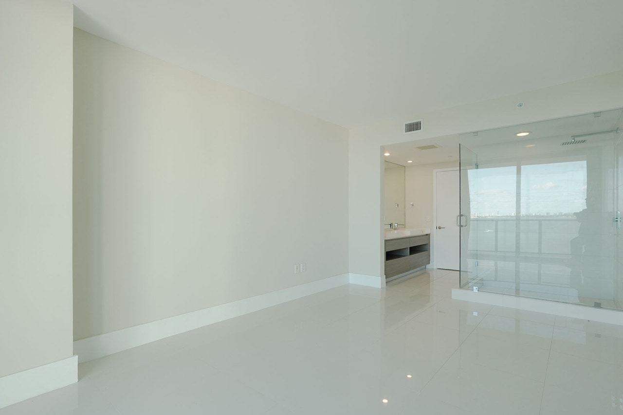 2820-2824 NW 5th Ave, Miami, FL 33127 - Wynwood Flex with High Ceilings