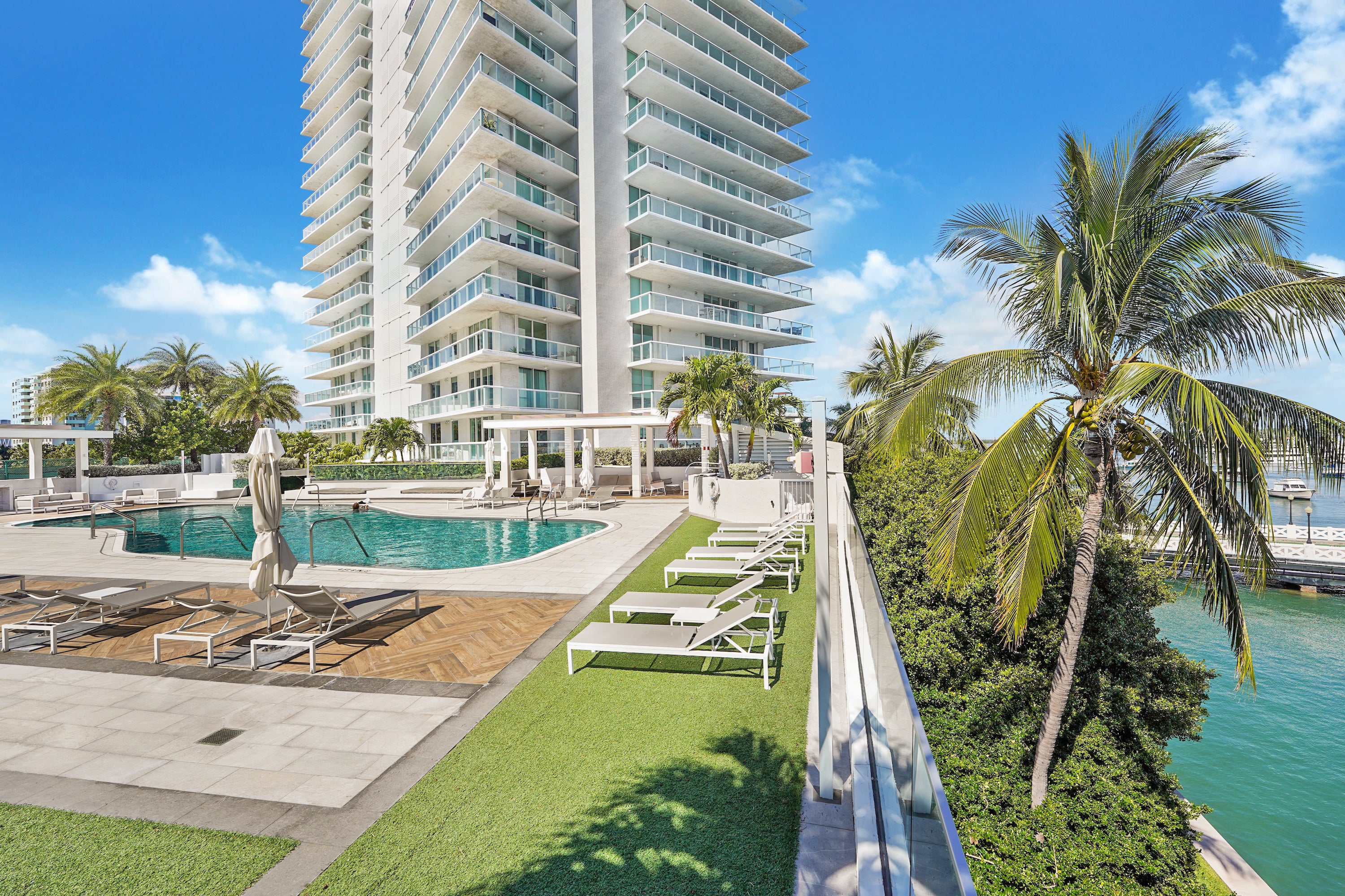 Discover 10 Venetian Way, Miami Beach, FL 33139: A Travel Enthusiast's Guide