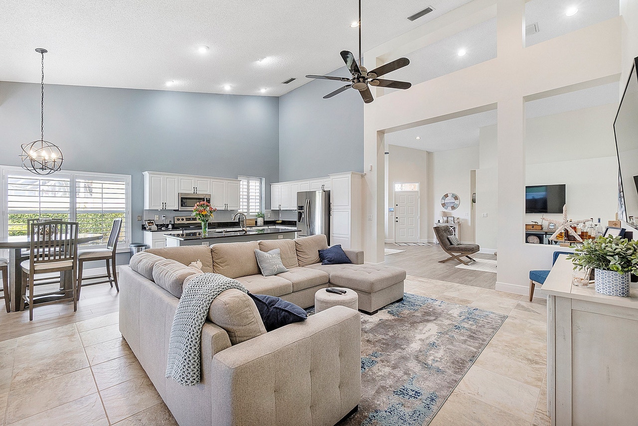 Sold: 8396 Horseshoe Bay Rd, Boynton Beach, FL 33472 | 3 Beds / 2 Full  Baths | $465,000