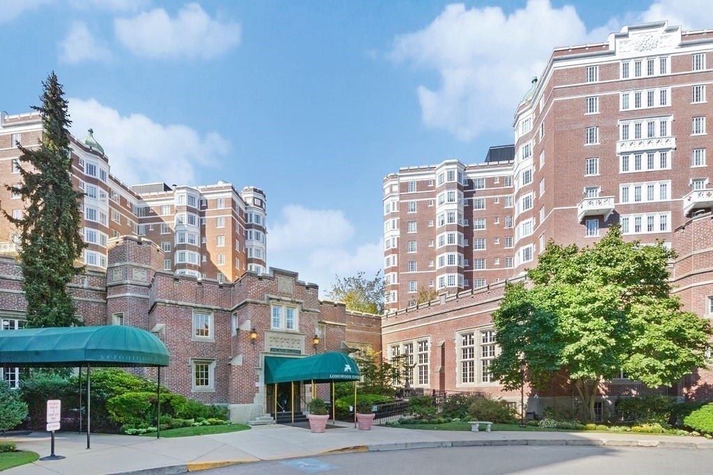 Longwood Towers Luxury Condos for Sale & Rent