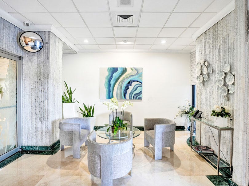 Elegant Lobby Sitting Area at 3900 Galt Ocean Dr