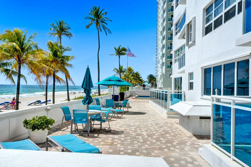 Outdoor Lounging & Oceanfront Views on Galt Ocean Mile