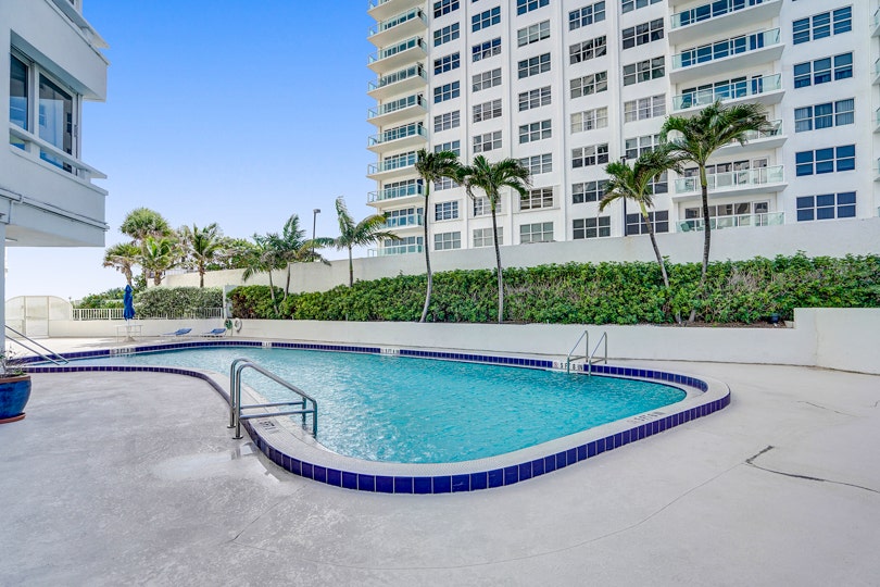 Edgewater Arms - 3600 Galt Ocean Dr - Heated Oceanfront Pool