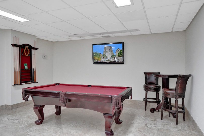Regency Tower South - Billiards Room