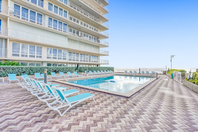 The Galleon, Oceanfront Pool