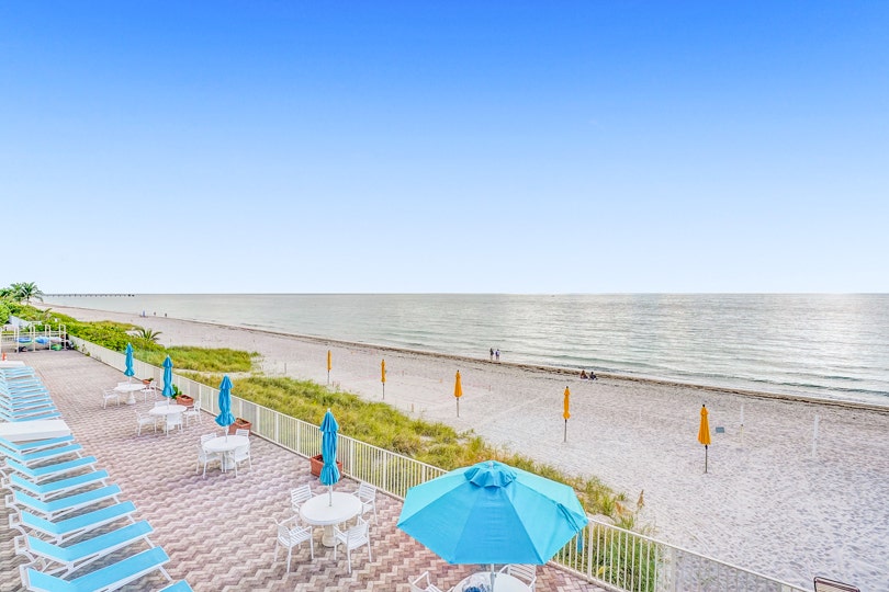4100 Galt Ocean Dr, Oceanfront Chairs & Umbrellas